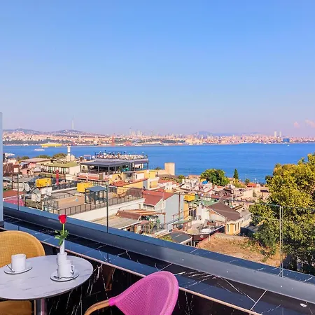 The Magnaura Palace Otel