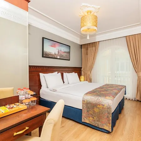 The Magnaura Palace Hotell 4*
