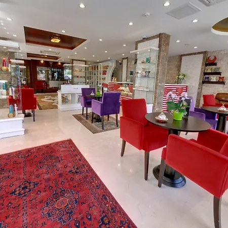 The Magnaura Palace Hotell 4*