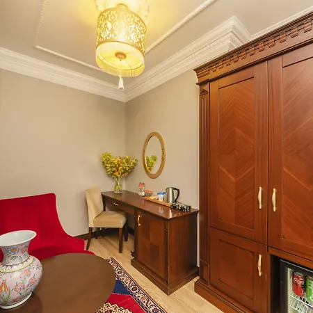 The Magnaura Palace 4*