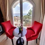 Ξενοδοχείο The Magnaura Palace 4*