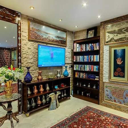 The Magnaura Palace Hotell 4*