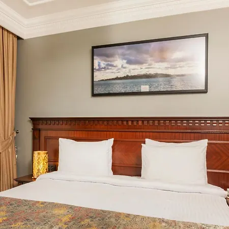 The Magnaura Palace Hotell
