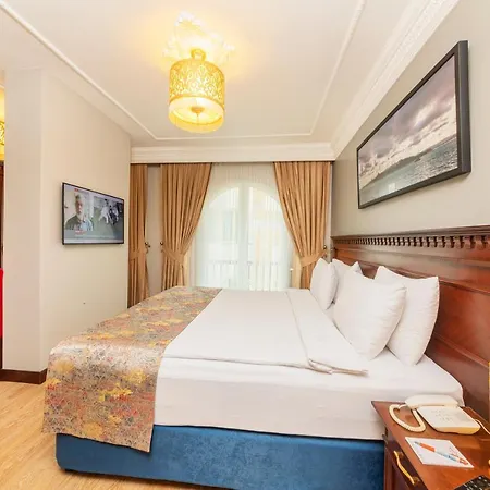 The Magnaura Palace Hotell