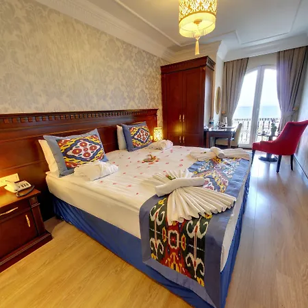 The Magnaura Palace Hotell 4*